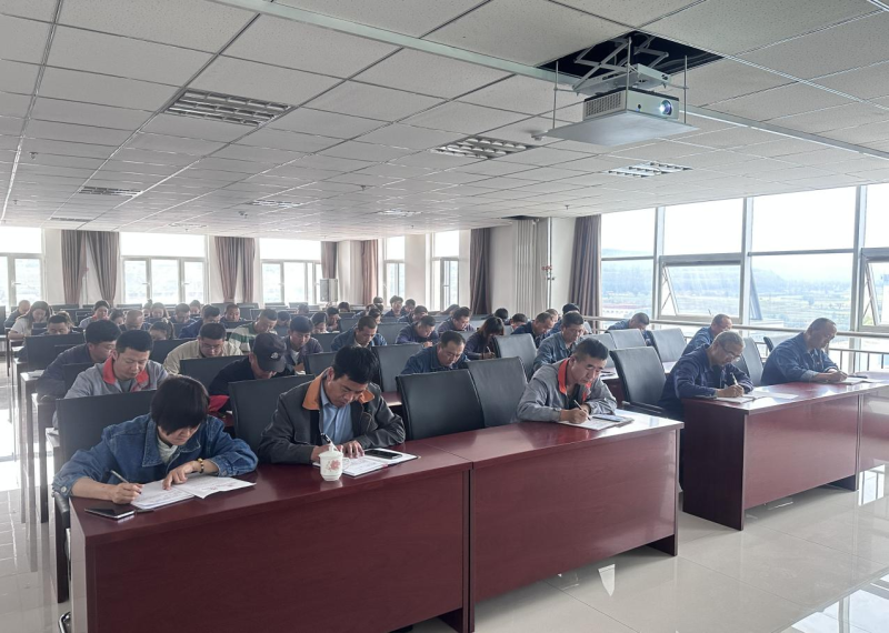 廉當(dāng)&ldquo;鐮&rdquo;可以除雜念   欲為&ldquo;獄&rdquo;勢必積災(zāi)難 &mdash;&mdash;集團(tuán)紀(jì)委書記為物產(chǎn)工投公司黨員干部、關(guān)鍵人員 授主題教育廉政專題黨課