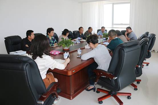 省商務(wù)廳副廳長朱小青協(xié)同西寧海關(guān)、省檢驗(yàn)檢疫局一行深入企業(yè)就保稅物流中心封關(guān)運(yùn)營