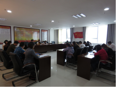 領(lǐng)會精神實(shí)質(zhì)，迅速掀起學(xué)習(xí)宣傳貫徹團(tuán)的十八大精神熱潮